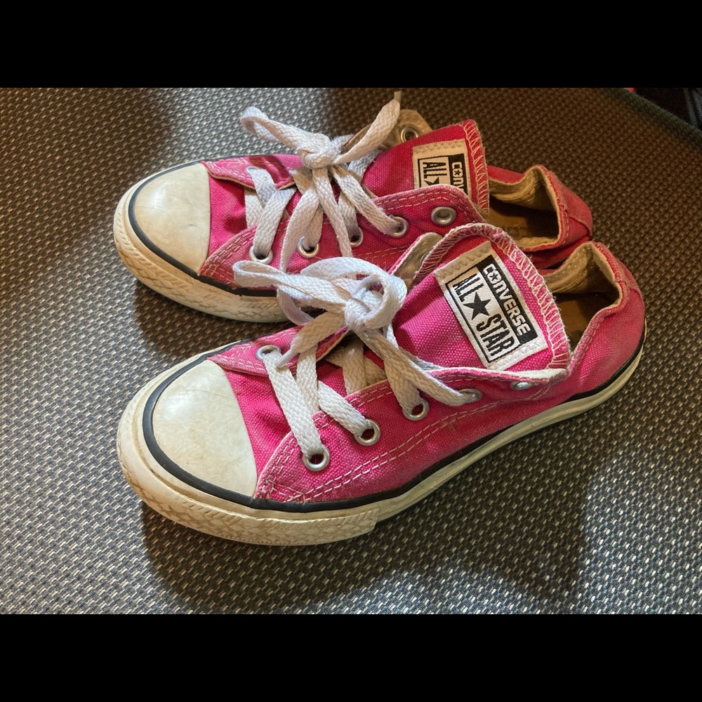 Used little girls got pink converse